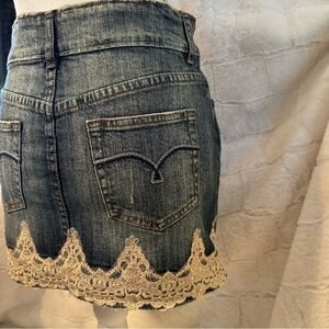 Body Central Denim Skirt with Lace Appliqué. Size 5. 13” Length. Vintage New